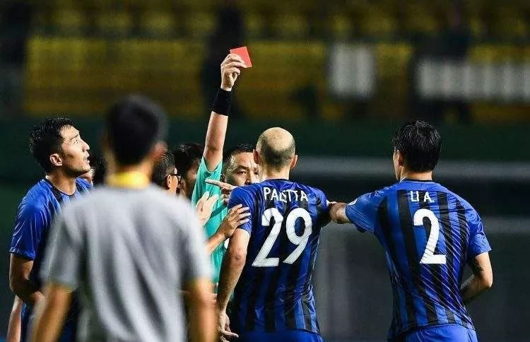  那不勒斯主帅公开批评裁判，遭足协禁赛两场  