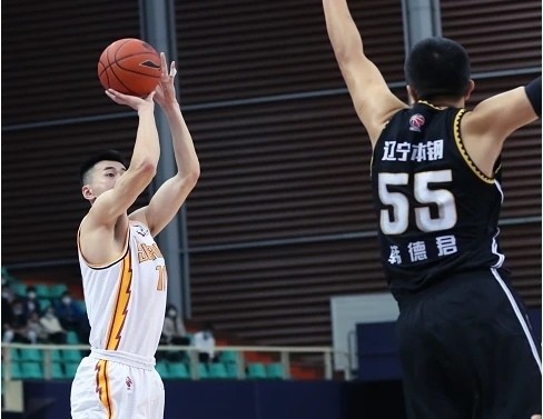  第戎主场遭遇争议判罚仍顽强扳平比分